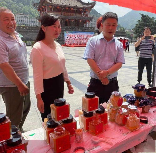 巾幗青年齊發(fā)力，消費扶貧促振興——略陽縣2020年農(nóng)副產(chǎn)品展銷活動紀實
